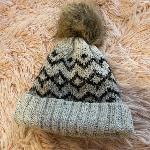 Grey knit winter toque 😍 - Picture 2 of 7